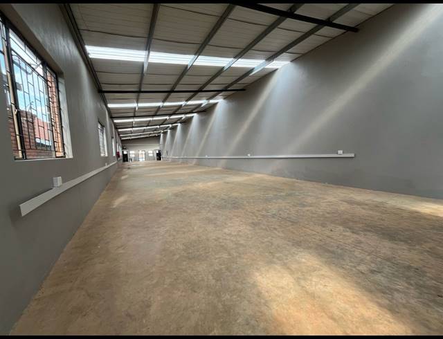 300M² WAREHOUSE TO LET IN HENNOPSPARK